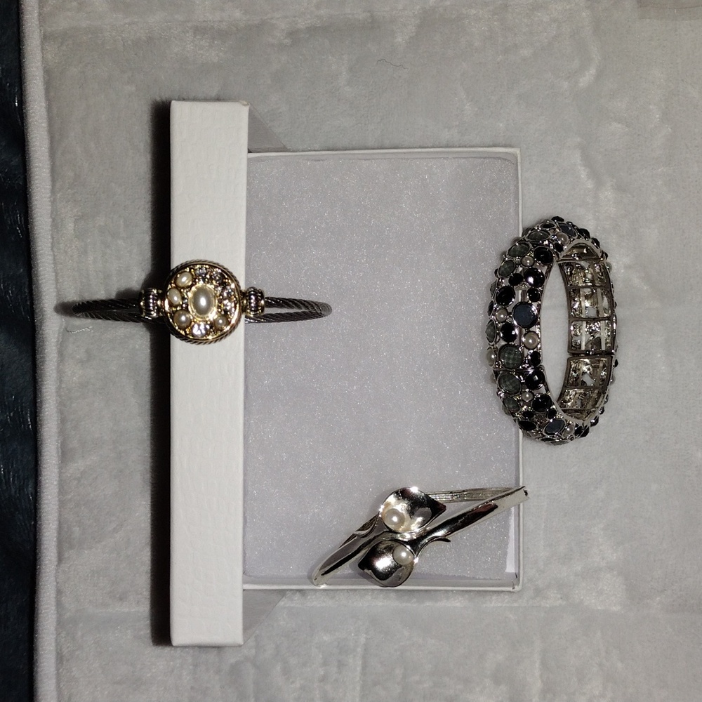 Elegant Silver and Pearl Bracelet Set